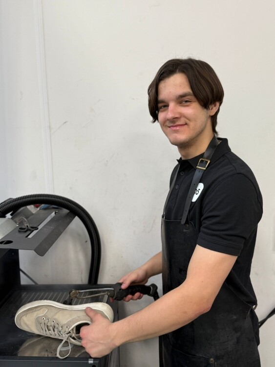 Ivan | Shoe steam cleaner